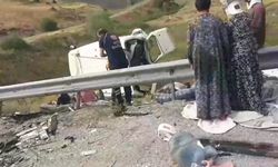 Fındık işçilerini taşıyan minibüs ile otomobil çarpıştı: 6'sı çocuk 11 yaralı