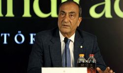 Galatasaray'da voleybol takımının yeni transferi Efe Mandıracı için imza töreni düzenlendi / Metin eklendi