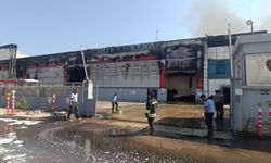 Gaziantep'te elyaf fabrikasında yangın; 2 işçi dumandan etkilendi