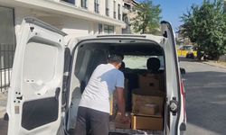 Gaziosmanpaşa'da kargo aracından hırsızlık kamerada