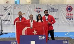 Görme engelli memurdan halterde 100'den fazla madalya
