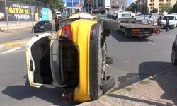 Güngören'de taksi ile otomobil çarpıştı: 2 yaralı