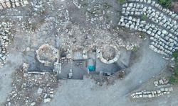 Hadrianus heykeli yeniden ayağa kaldırıldı