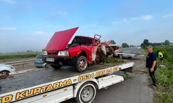 Hafif ticari araç ile otomobil çarpıştı; 1 çocuk öldü, 4 yaralı / Ek fotoğraflar