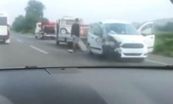 Hafif ticari araç ile otomobil çarpıştı; 1 çocuk öldü, 4 yaralı
