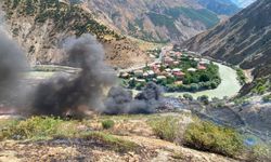 Hakkari'de hurdalık alanda yangın çıktı