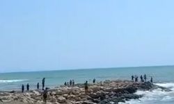 Hatay'da dalgalara kapılan çocuklardan 2'si kurtarıldı, biri kayboldu