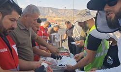 Irak sınırındaki Filistin Konvoyu'na günlük 3 öğün yemek desteği