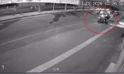 İş yerine motosikletli 2 şüphelinin silahlı saldırısı kamerada