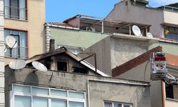 Kağıthane'de 4 katlı binanın çatısı alev alev yandı / Geniş haber