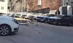 Kağıthane'de duvar otoparka doğru çöktü: 12 sıfır araçta 30 milyon liralık hasar oluştu