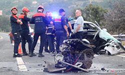 Karşı şeride geçen otomobil, başka bir otomobille çapıştı: 1 ölü, 2 ağır yaralı
