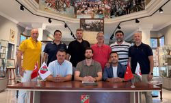 Karşıyaka'da Hakan imzayı attı, ilk yabancı yolda