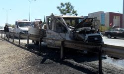 Kartal D-100 Karayolu'nda kamyonet alev alev yandı