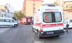 Kartal'da otomobil, park halindeki 3 araca çarptı: 2 yaralı