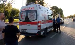 Kartal'da otomobil refüjdeki ağaca çarpıp takla attı: 1 yaralı