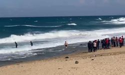 Kırklareli'de denizde boğulma tehlikesi geçiren 3 kişinin kurtarıldığı anlar kamerada (2)