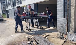 Krikonun kaymasıyla 1,5 tonluk otomobilin altında kalıp, ağır yaralandı