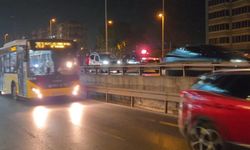 Küçükçekmece D-100'de polis takibe aldığı aracı durdurdu; trafik yoğunluğu oluştu