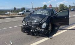 Kütahya'da 2 otomobil çarpıştı; 1 ölü, 1'i çocuk 4 yaralı