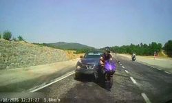 Kütahya'da iki otomobil ile motosikletin karıştığı kaza kamerada: 4 yaralı