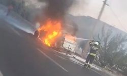 Milas'ta seyir halindeki otomobil yandı