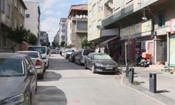 Motosikletli şüpheli kuyumcudan çıkan kadına gasp girişiminde bulundu