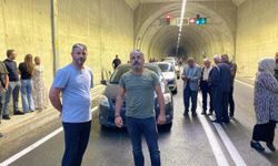 Oltu'da sağanak sele dönüştü, kara yolu ulaşıma kapandı