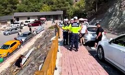 Osmaniye'de kazanın ardından korkuluklardan düşen otomobildeki 5 kişi yaralandı