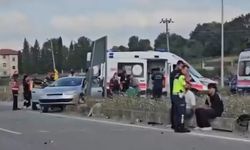 Otomobille çarpışan hafif ticari araç devrildi: 2 yaralı
