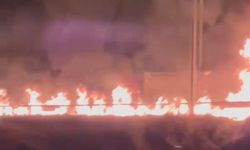 Otoyolda yanan TIR, kullanılmaz hale geldi