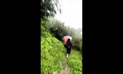 Rize'de heyelanda mahsur kalan 2 kardeşi itfaiye kurtardı