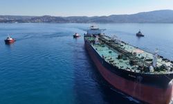 Rusya'da İHA saldırısına uğrayan gemi İstanbul Boğazı'ndan geçiyor -1