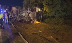 Sancaktepe'de beton mikseri devrildi