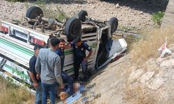 Şarampole yuvarlanan kamyonetin sürücüsü yaşamını yitirdi