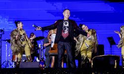 Serdar Ortaç, İstanbul Festivali'nde sahne aldı