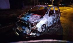 Seyir halinde alev alan otomobil, yandı