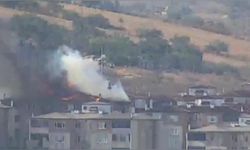 Silivri'de sitede 5 katlı binanın çatısında yangın