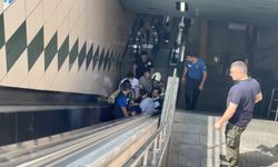 Şişli'de görme engelli Enes'in valiziyle metro raylarına düştüğü anlar kamerada