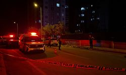 Sokaktaki silahlı kavgada tesadüfen olay yerinde bulunan çift yaralandı