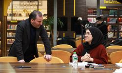 Sultanbeyli'de üniversiteyi kazanan öğrencilere başarı ödülü