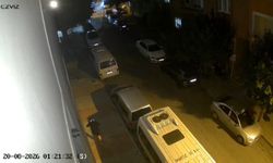Sultangazi'de otomobile silahlı saldırı; sürücü son anda kurtuldu