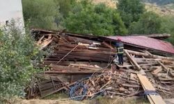 Tadilat yapılan 2 katlı köy evi çöktü; 5 yaralı