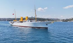 TCG Savarona gemisi İstanbul Boğazı'ndan geçti