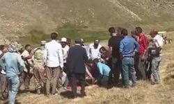 Traktörün altında kalan genç ambulans helikopterle hastaneye ulaştırıldı