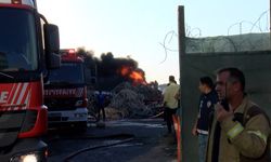 Tuzla'da yat tamirhanesinde çıkan yangında 2 yat alev alev yandı