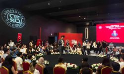 Üniversite adayları Arnavutköy'de geleceğin mesleklerini bakanlarla konuştu