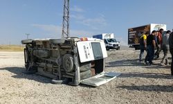 Van'da hafif ticari araç takla attı: 1'i ağır 6 yaralı
