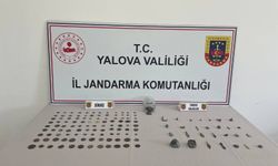 Yalova'da durdurulan araçta 228 sikke ile 28 tarihi obje ele geçirildi