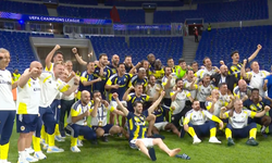 FENERBAHÇE’DE TARİHİ ZAFER SONRASI BÜYÜK COŞKU